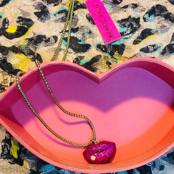 Betsey Johnson Jewelry - Betsey Johnson hot pink lips 👄 necklace